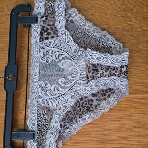 Natori Lace Trim Leopard Print Panties Size M NWT